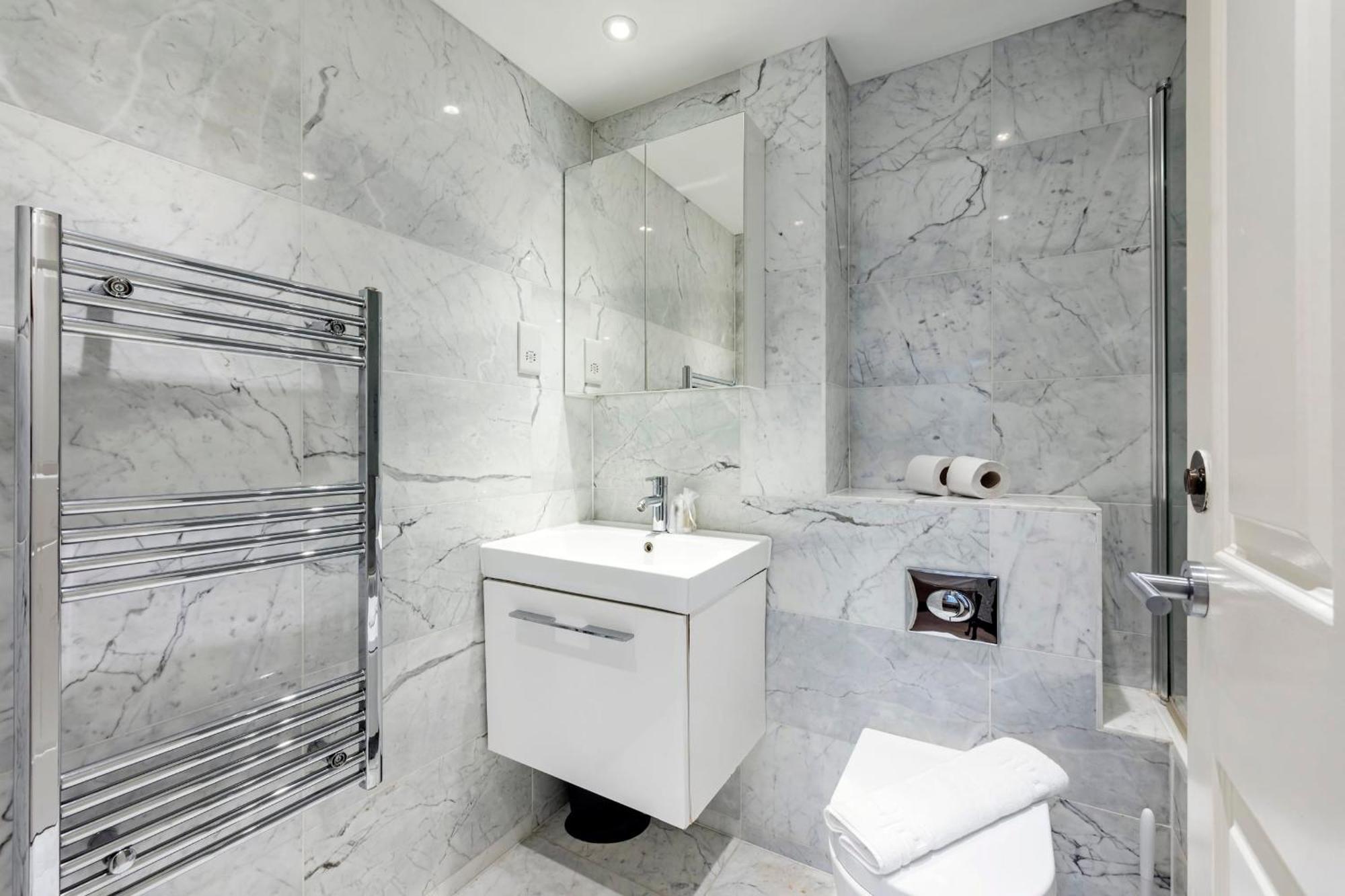 Beautiful 2-bed Flat-hosted By Sweetstay Apartament Londra